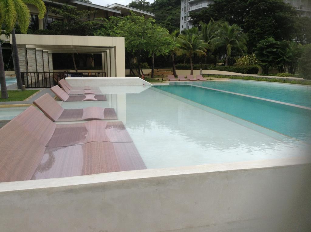 Pico Beach Front Condo Nasugbu Bagian luar foto