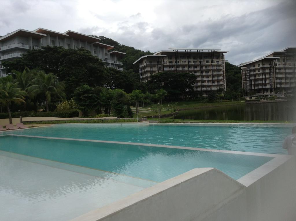 Pico Beach Front Condo Nasugbu Bagian luar foto