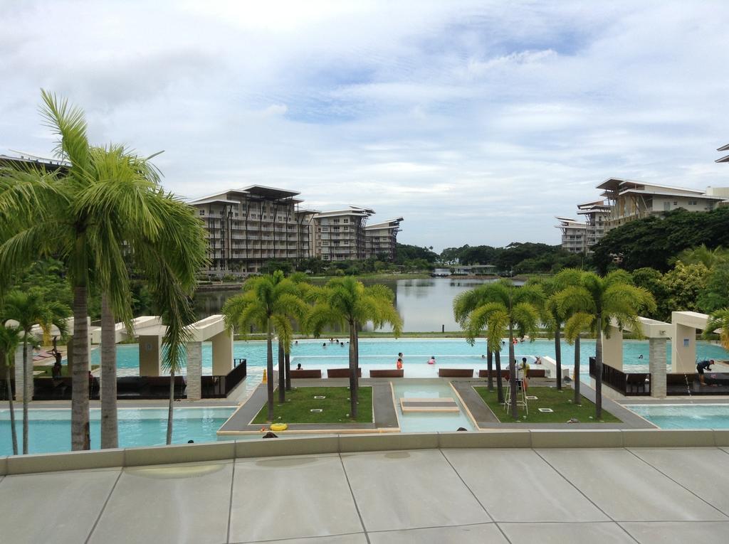 Pico Beach Front Condo Nasugbu Bagian luar foto